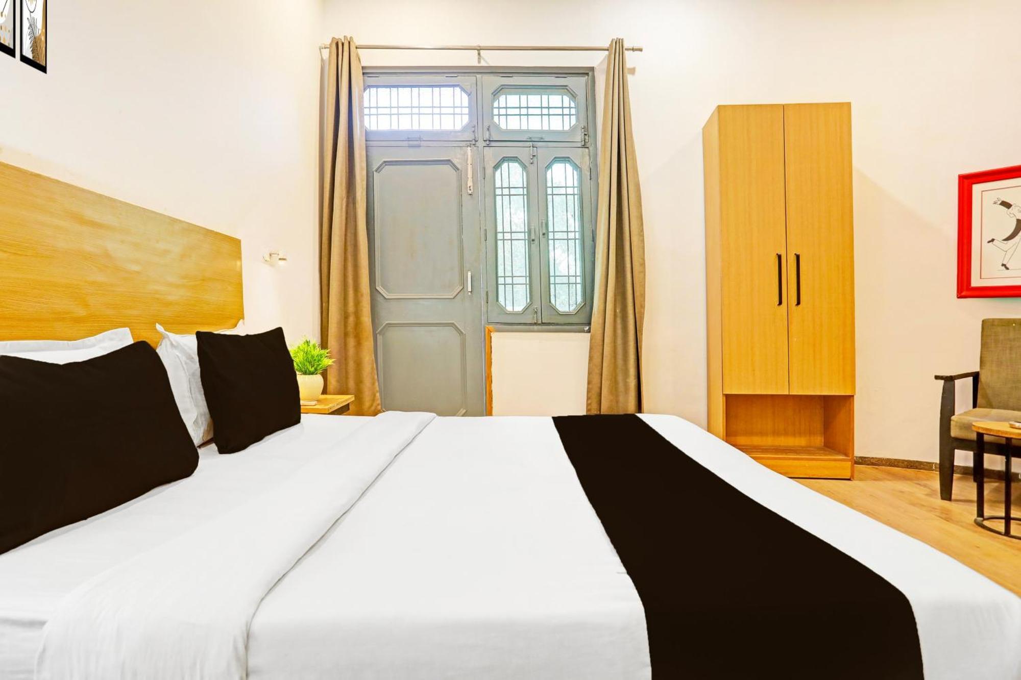Super Townhouse Vijay Khand Gomti Nagar Лакхнау Екстер'єр фото
