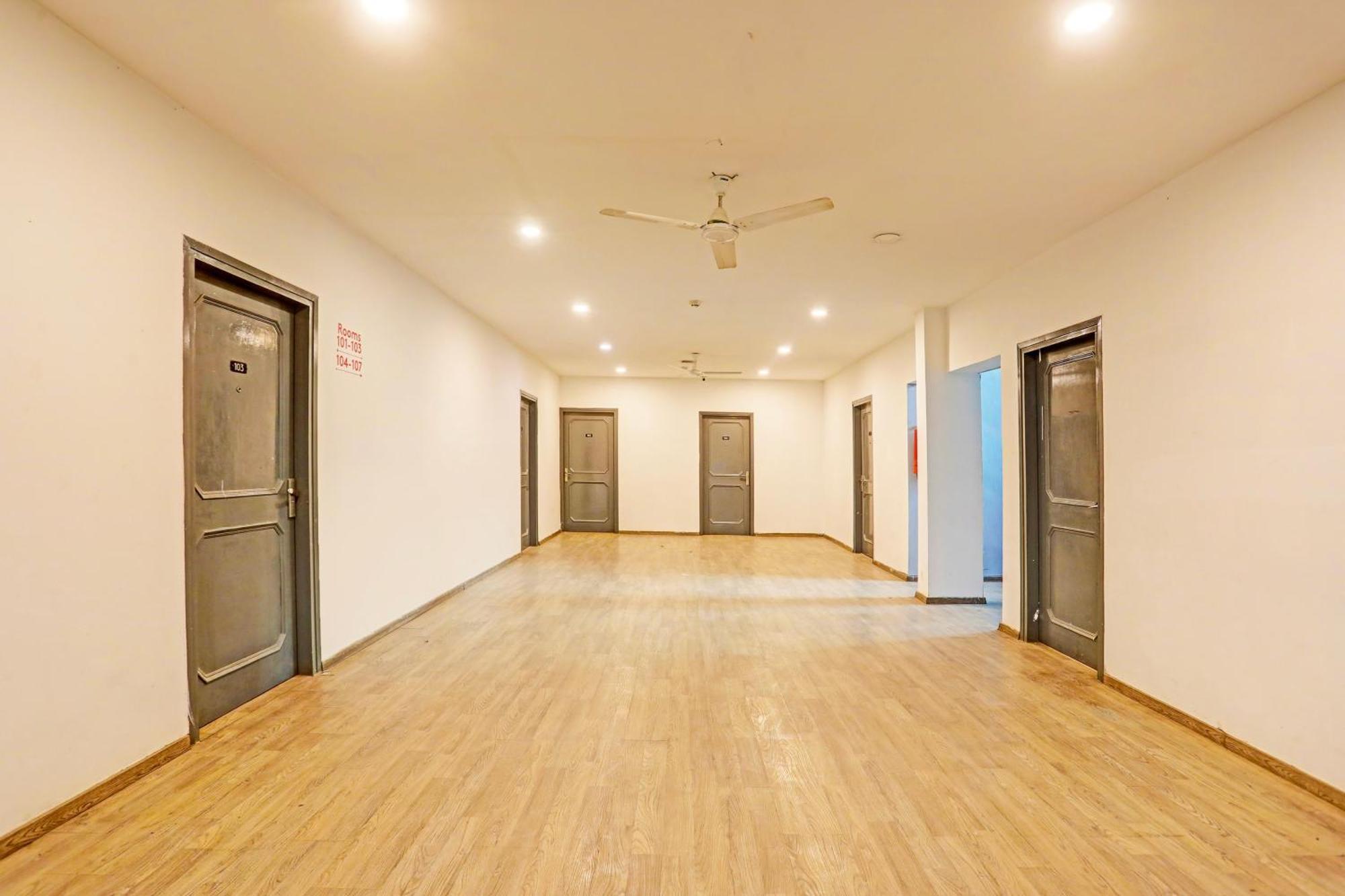 Super Townhouse Vijay Khand Gomti Nagar Лакхнау Екстер'єр фото
