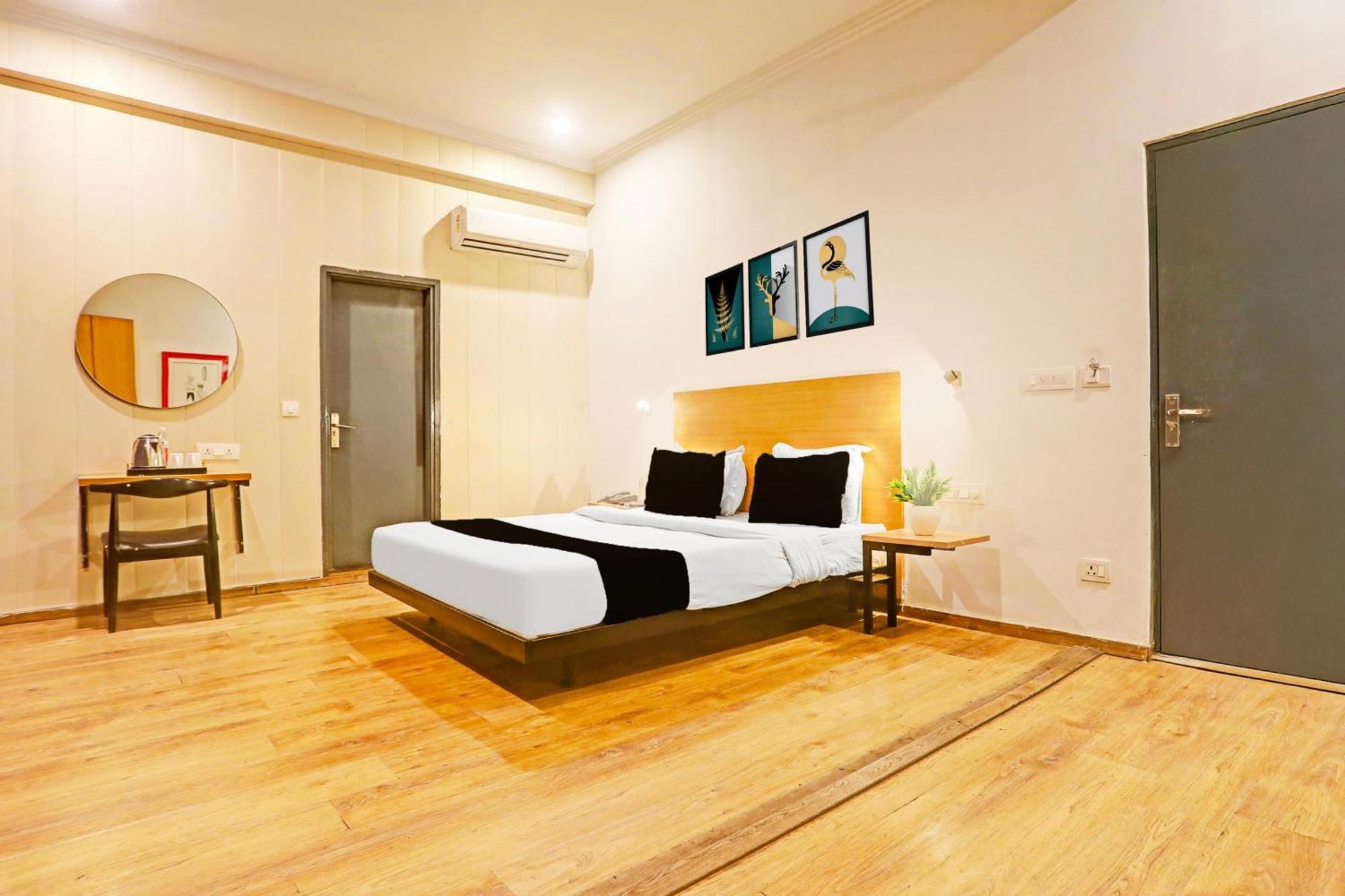 Super Townhouse Vijay Khand Gomti Nagar Лакхнау Екстер'єр фото