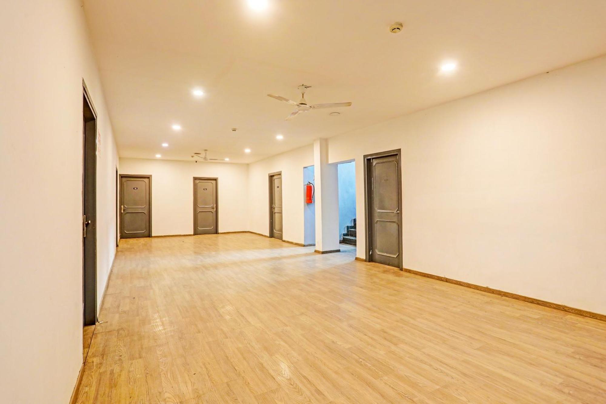 Super Townhouse Vijay Khand Gomti Nagar Лакхнау Екстер'єр фото