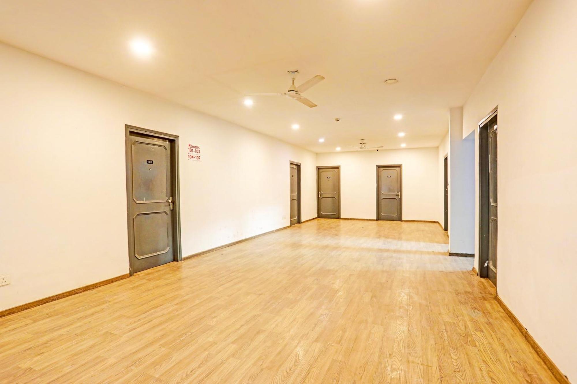 Super Townhouse Vijay Khand Gomti Nagar Лакхнау Екстер'єр фото